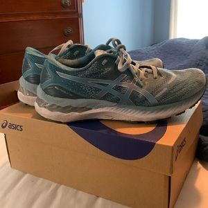 Women’s ASICS 8.5 GEL-Nimbus 23 running shoes